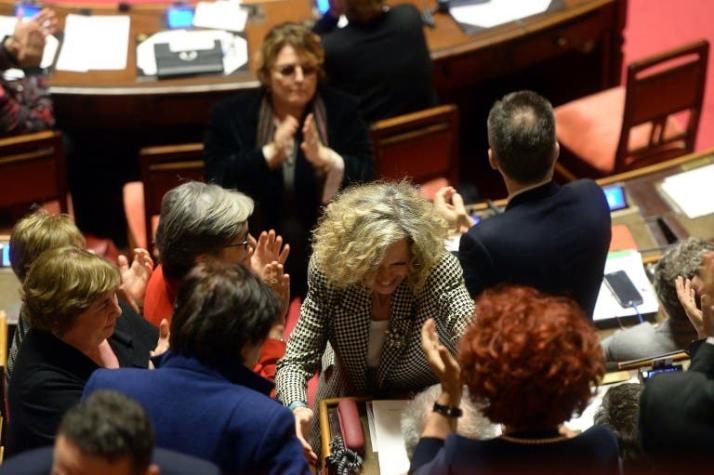 El senado italiano vota a favor de unión civil para homosexuales