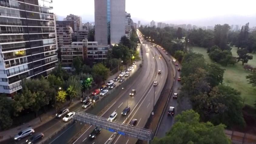 [VIDEO] Así luce Santiago este "Súper Lunes" desde un drone