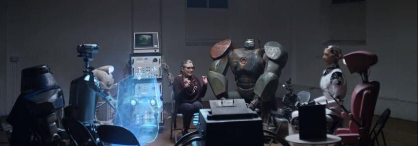 [VIDEO] Divertida publicidad muestra a Carrie Fisher como terapeuta de robots frustrados