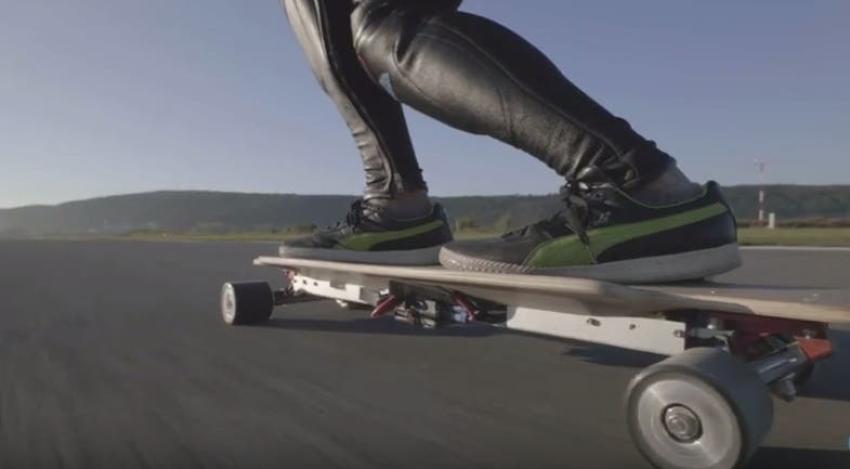 [VIDEO] La tabla de skate eléctrica más veloz que rompe un nuevo récord mundial