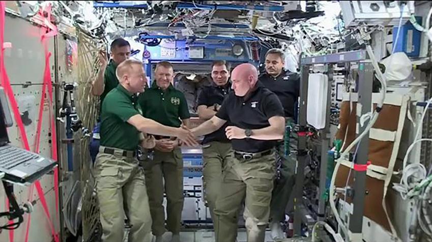 Misión del año: astronautas regresan a la Tierra tras pasar 340 días en órbita