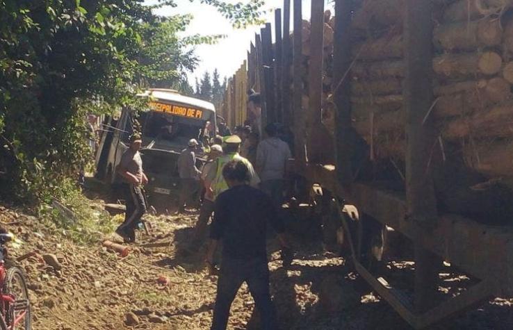 Al menos trece heridos por choque de tren con microbús en La Araucanía