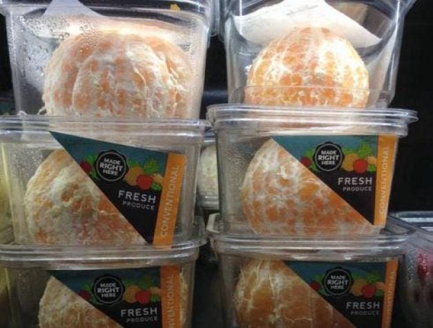 La curiosa polémica por el envase innecesario que un supermercado eligió para las naranjas