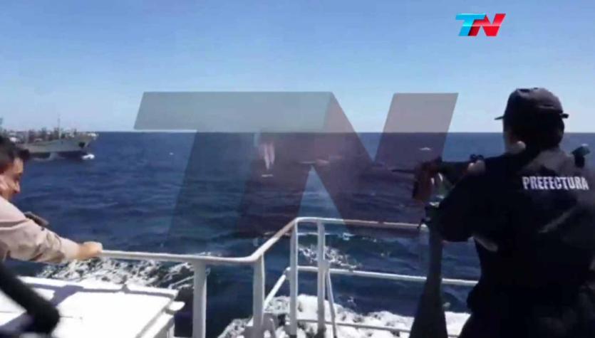 Autoridades argentinas y buque ilegal chino se enfrentaron en mar abierto