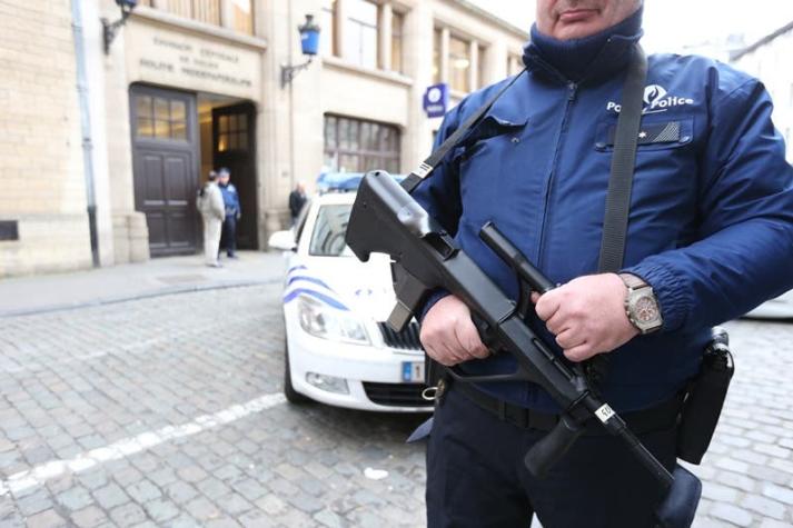 Tiroteo contra Policía de Bruselas en allanamiento por atentados de París