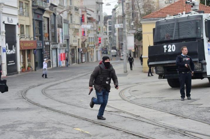 Un nuevo atentado suicida en una zona comercial de Estambul deja cuatro muertos