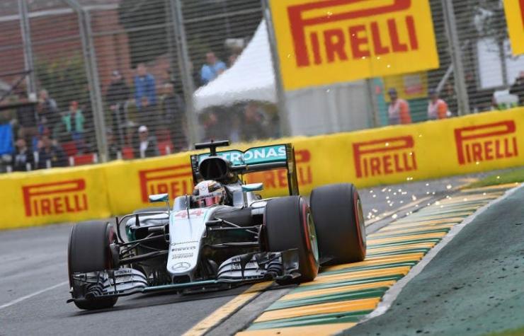 Hamilton logra 50° pole position de su carrera en criticada ronda de clasificación en Australia