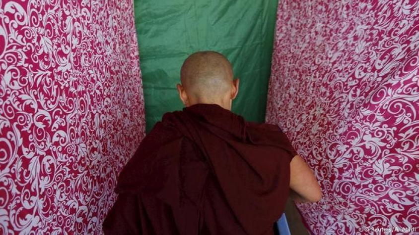 El Tíbet elige líder y Parlamento en el exilio