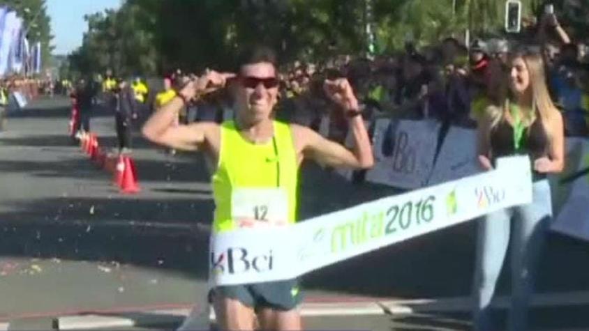 [VIDEO] Fondista Víctor Aravena gana Maratón de Temuco y clasifica a Río 2016