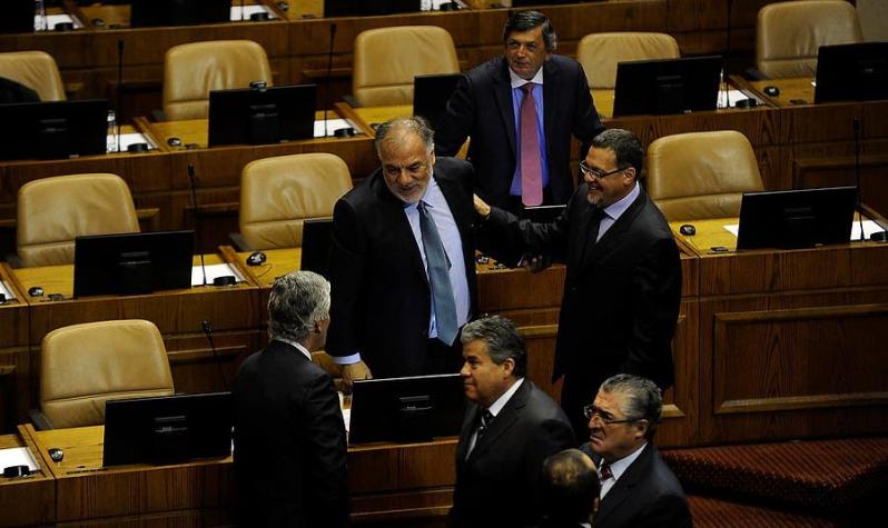 Andrade asume como nuevo presidente de la Cámara y pide terminar con "privilegios"