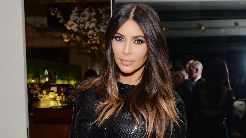 Kim Kardashian conoce a su "doble" y se saca una selfie para probarlo