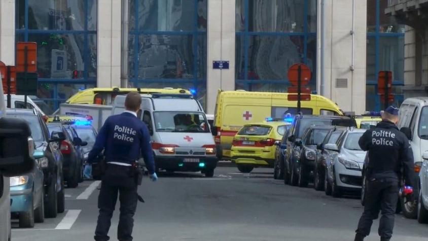 Hallan bomba y bandera del Estado Islámico en redada en Bruselas