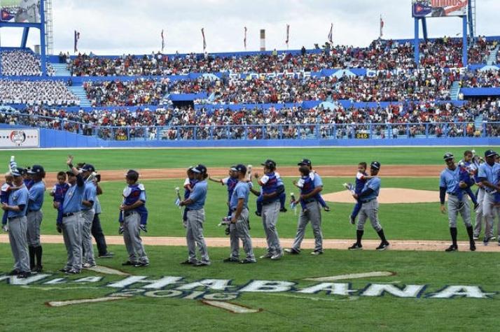 Tampa Bay Rays derrota a selección cubana en histórico partido de béisbol