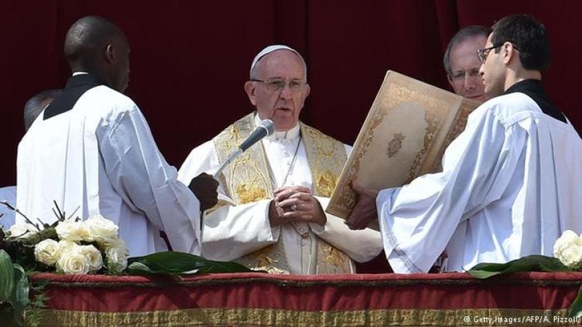 Los refugiados marcan la bendición “Urbi et Orbi” del Papa