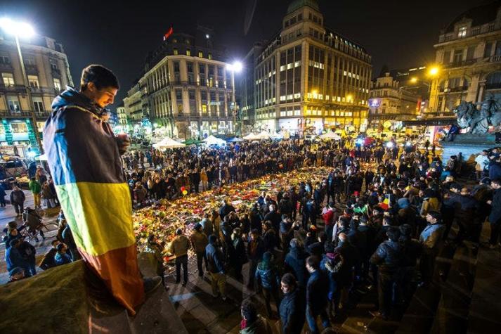 Bélgica sigue buscando al principal sospechoso de los atentados que dejaron 32 muertos