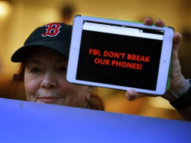 FBI entra en iPhone del autor del tiroteo de San Bernardino sin ayuda de Apple