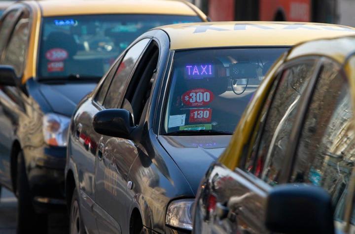 Número de conductores inscritos en Uber supera al de taxistas en Chile