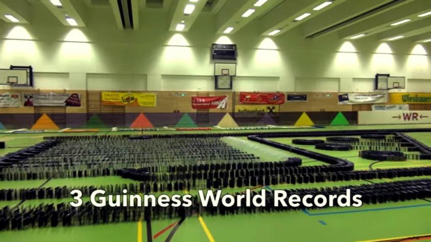 [VIDEO] Hipnótico dominó gigante rompe tres récords Guinness en menos de seis minutos