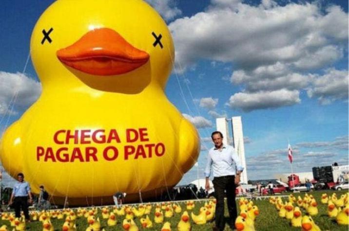 La polémica por el pato de goma que se ha convertido en símbolo de las protestas en Brasil