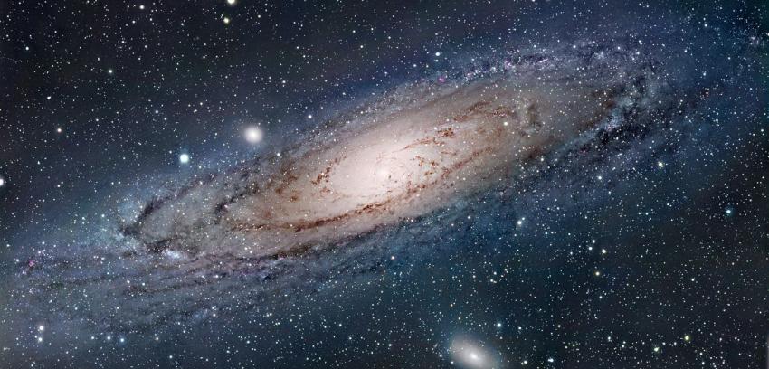 Astrónomo chileno descubre pequeña galaxia que orbita la Vía láctea