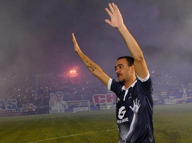 Uruguayo Álvaro Recoba vive una impresionante despedida del fútbol
