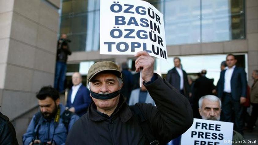 Cuatro académicos turcos juzgados por "propaganda terrorista"