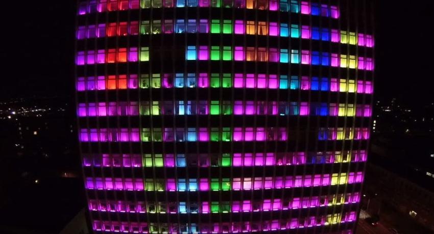 [VIDEO] Esta es la manera en que estudiantes alemanes transforman un edificio en un Tetris