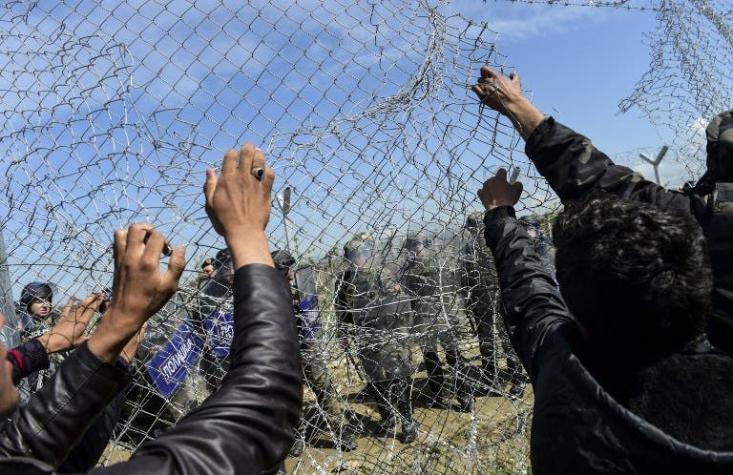 Cerca de 260 migrantes heridos al intentar cruzar a Macedonia