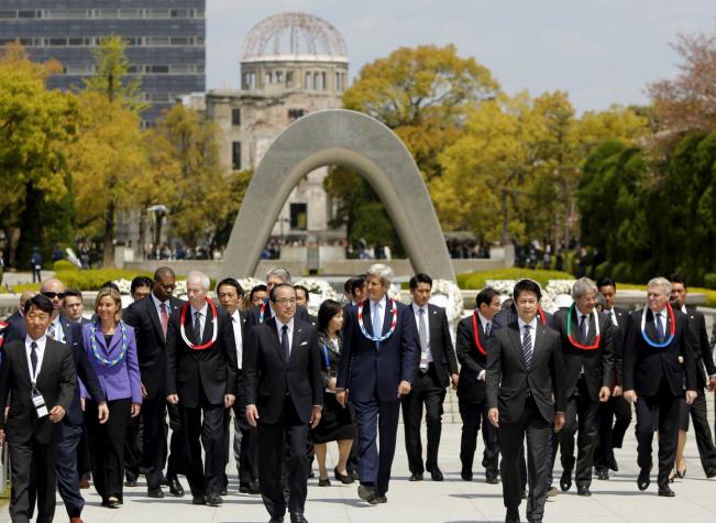 Kerry "profundamente emocionado" al visitar el memorial de Hiroshima