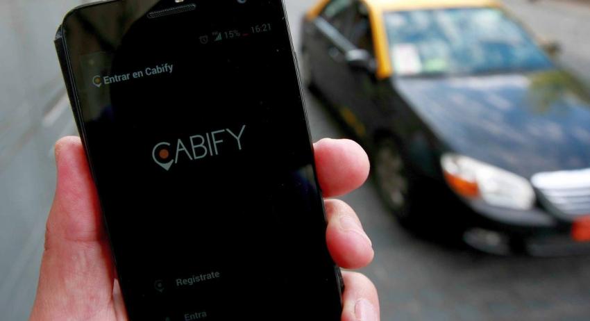 Cabify insiste en que opera de manera legal y pide apoyo a sus clientes