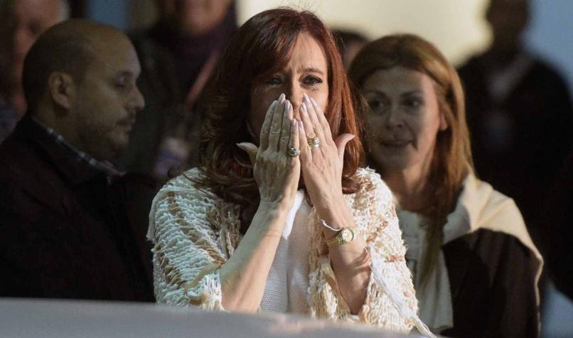 Cristina Fernández dice sentirse "perseguida" tras asistir a citación por caso dólar futuro