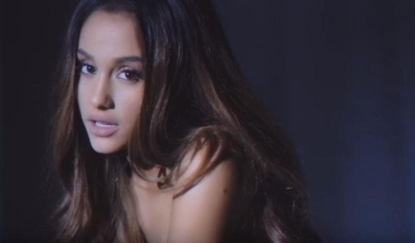 La certera respuesta de Ariana Grande a "fanático" que la insultó en Facebook