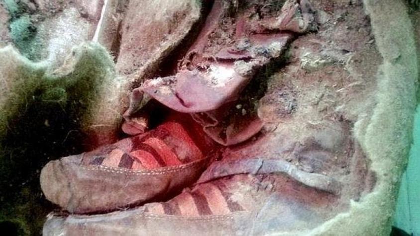 Las zapatillas deportivas de una momia causan locura en Facebook