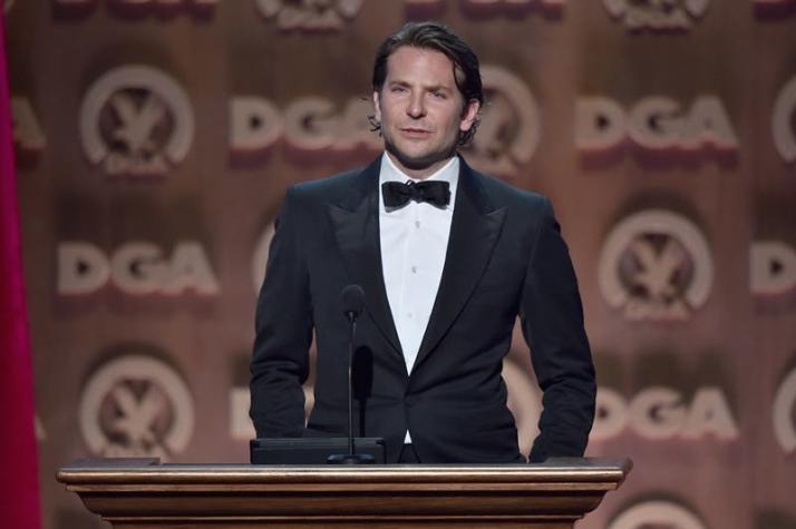 Bradley Cooper habla sobre la muerte de su padre en emotivo discurso