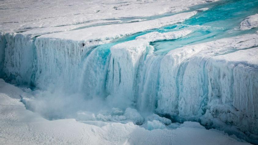 Dos icebergs enormes se desprenden en la Antártida