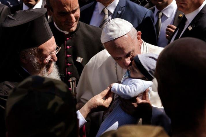 "Todos somos migrantes", clamó el Papa en Lesbos y pidió una solución "digna"