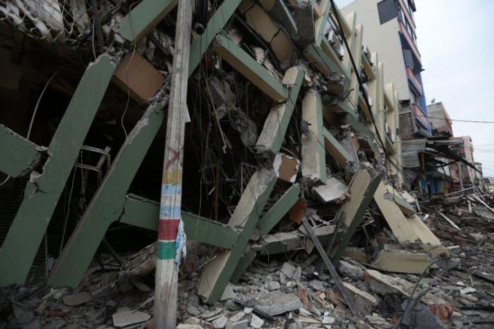 Número de fallecidos por terremoto en Ecuador se eleva a 233