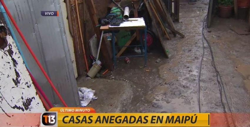 [VIDEO] Canal Santa Marta anega casas en Maipú