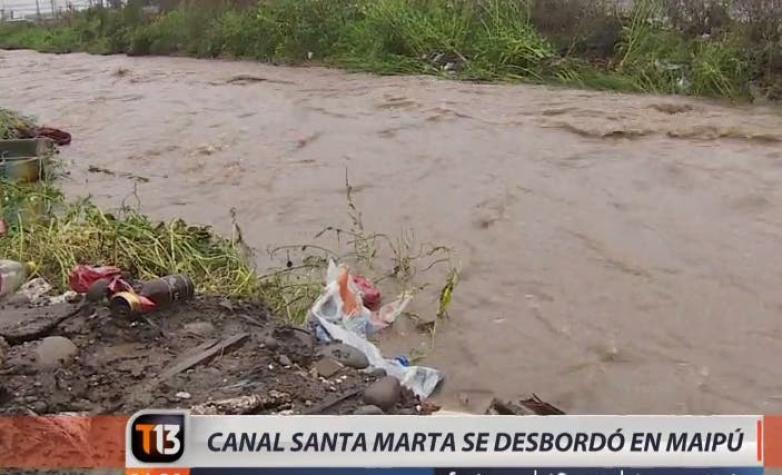 [VIDEO] Canal Santa Marta se desbordó en Maipú