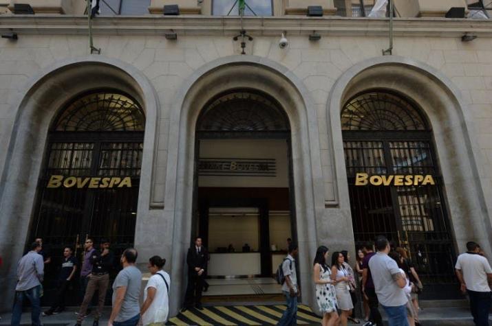 Bolsa de Sao Paulo en baja pese a impeachment, producto de la caída del petróleo