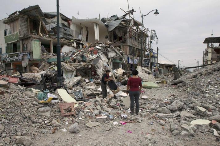 Sube a 646 la cifra de muertos en Ecuador por potente sismo