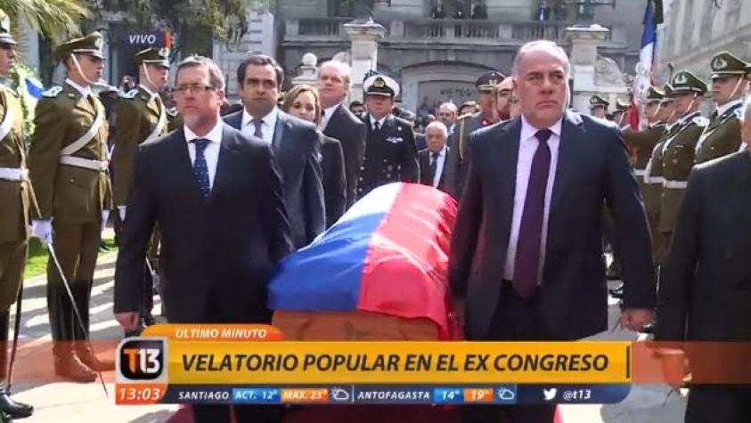 [VIDEO] Féretro del ex Presidente Aylwin llega al ex Congreso para homenaje popular
