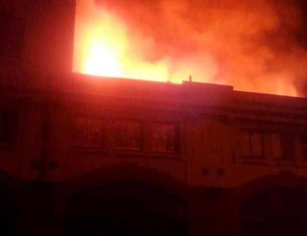 Incendio afecta al mercado municipal de Temuco