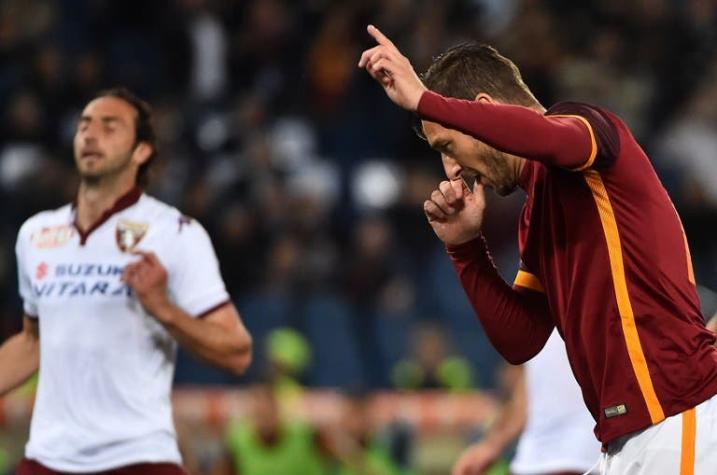 Totti marca un doblete en tres minutos y consigue remontada de la Roma