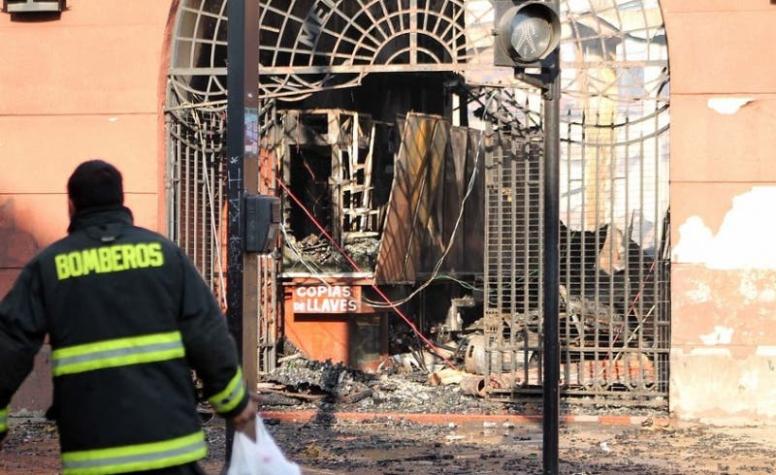 Alcalde de Temuco pide que mercado incendiado se reconstruya "lo antes posible"