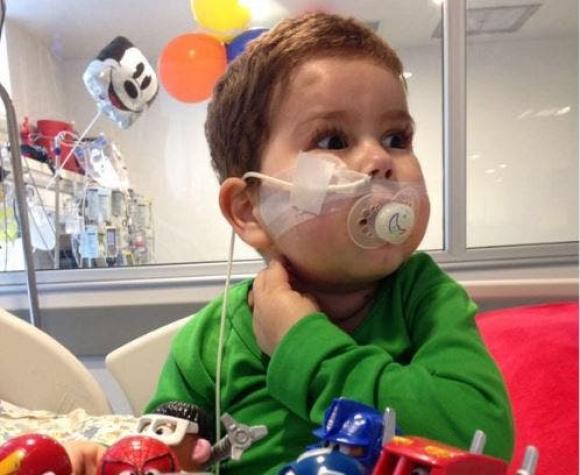 Fallece León Smith y sus padres aseguran que "su último regalo de amor será donar sus riñones"