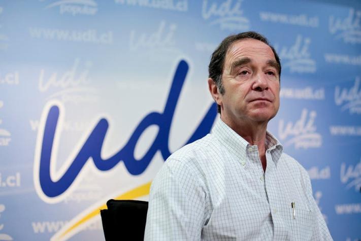 Hernán Larraín seguirá en la presidencia de la UDI hasta después de las municipales