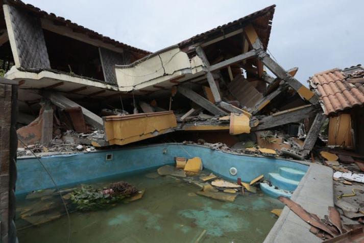 Ecuador: rescatistas venezolanos hallan sobreviviente 13 días después del terremoto