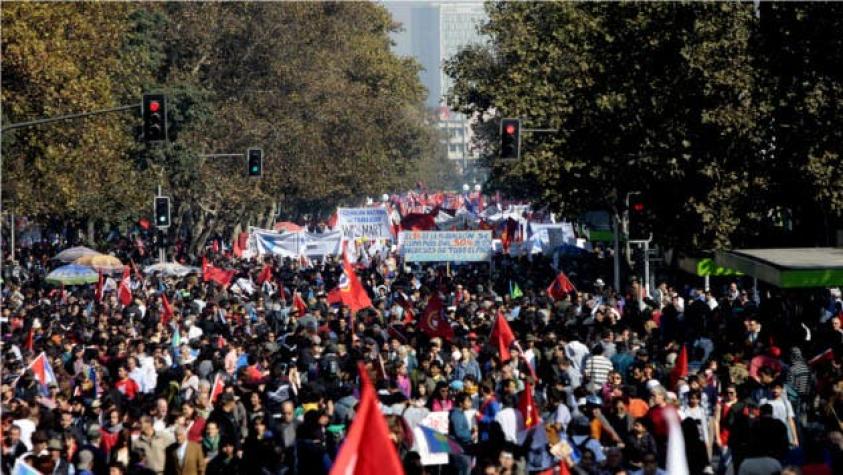 Carabineros comunica desvíos de tránsito en Santiago por las marchas del 1 de mayo