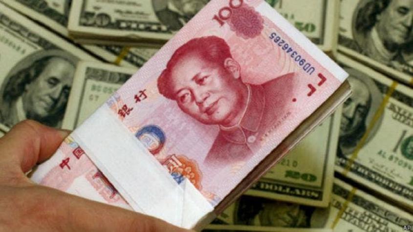 China anuncia el mayor recorte del valor del yuan desde agosto